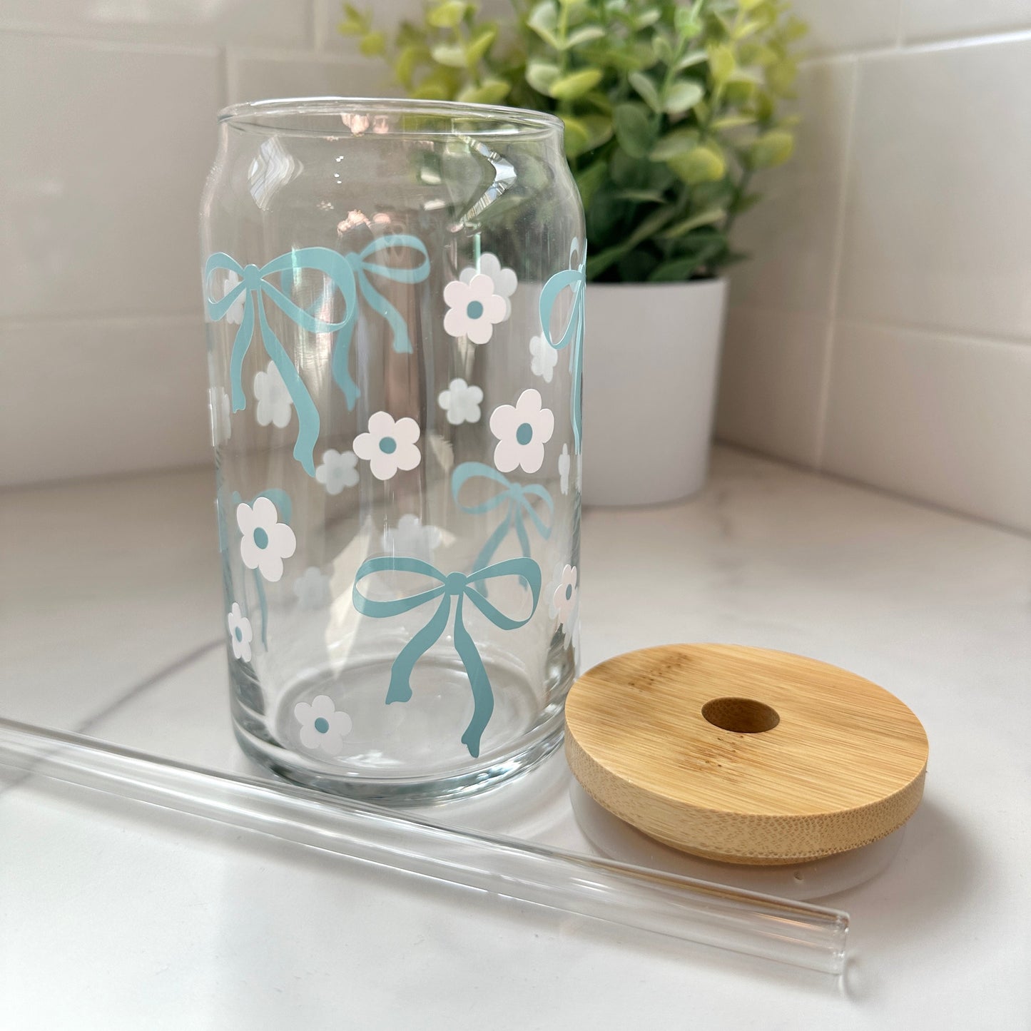 trendy cups with lid and straw